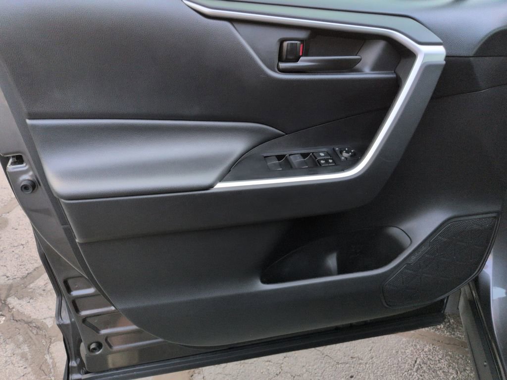 Certified 2021 Toyota RAV4 LE FWD image 10
