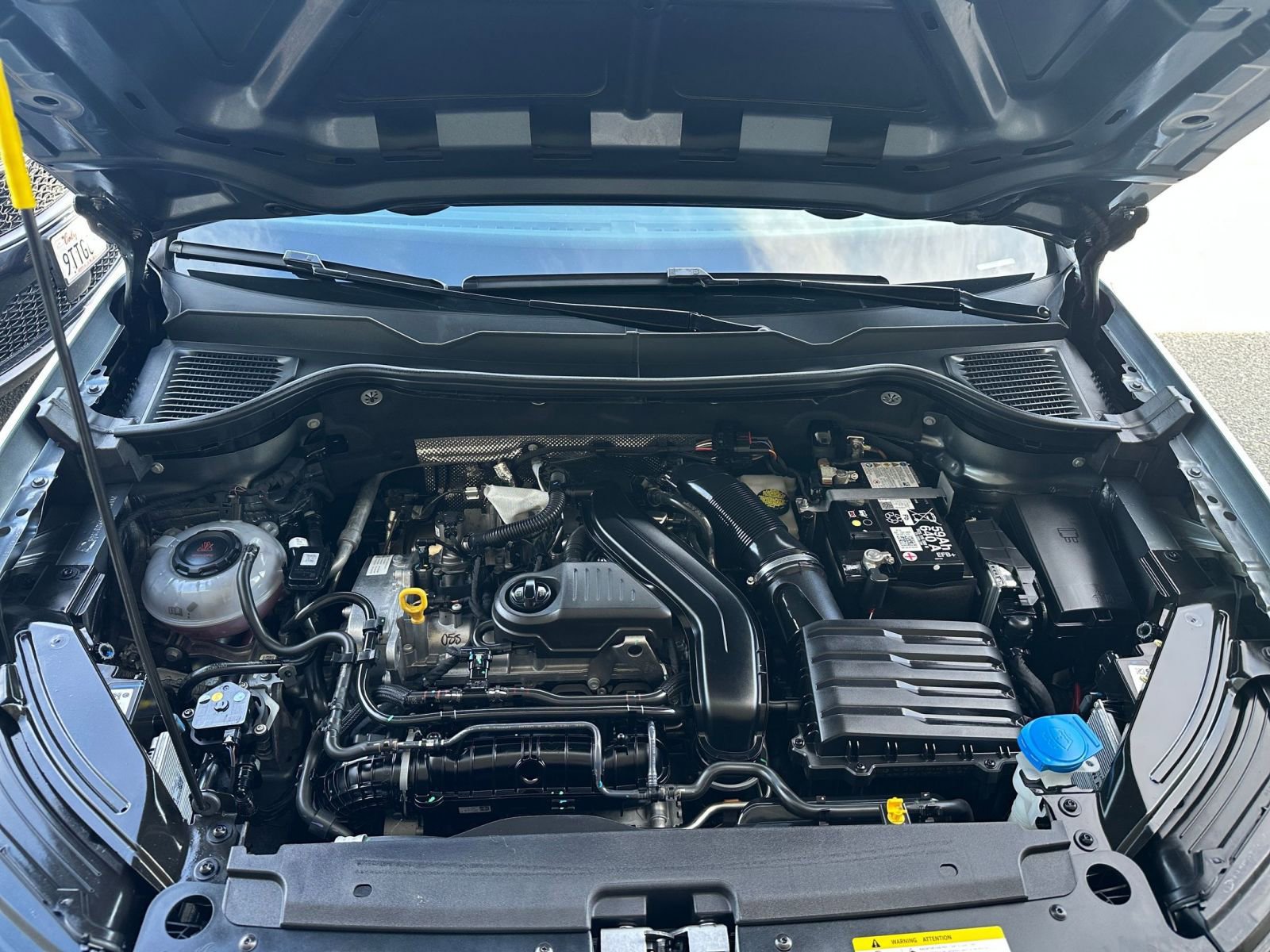 Used 2025 Volkswagen Taos SE image 33