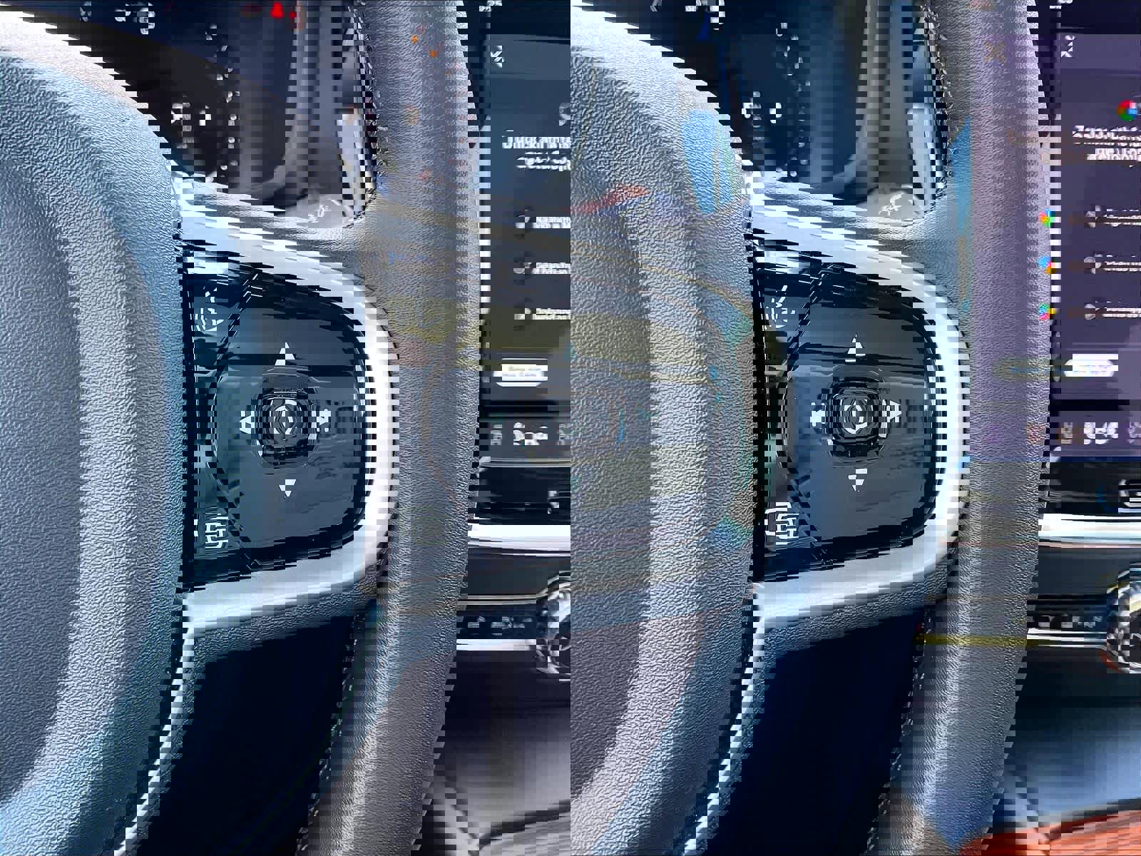 Used 2025 Volvo V60 B5 Cross Country Plus image 22