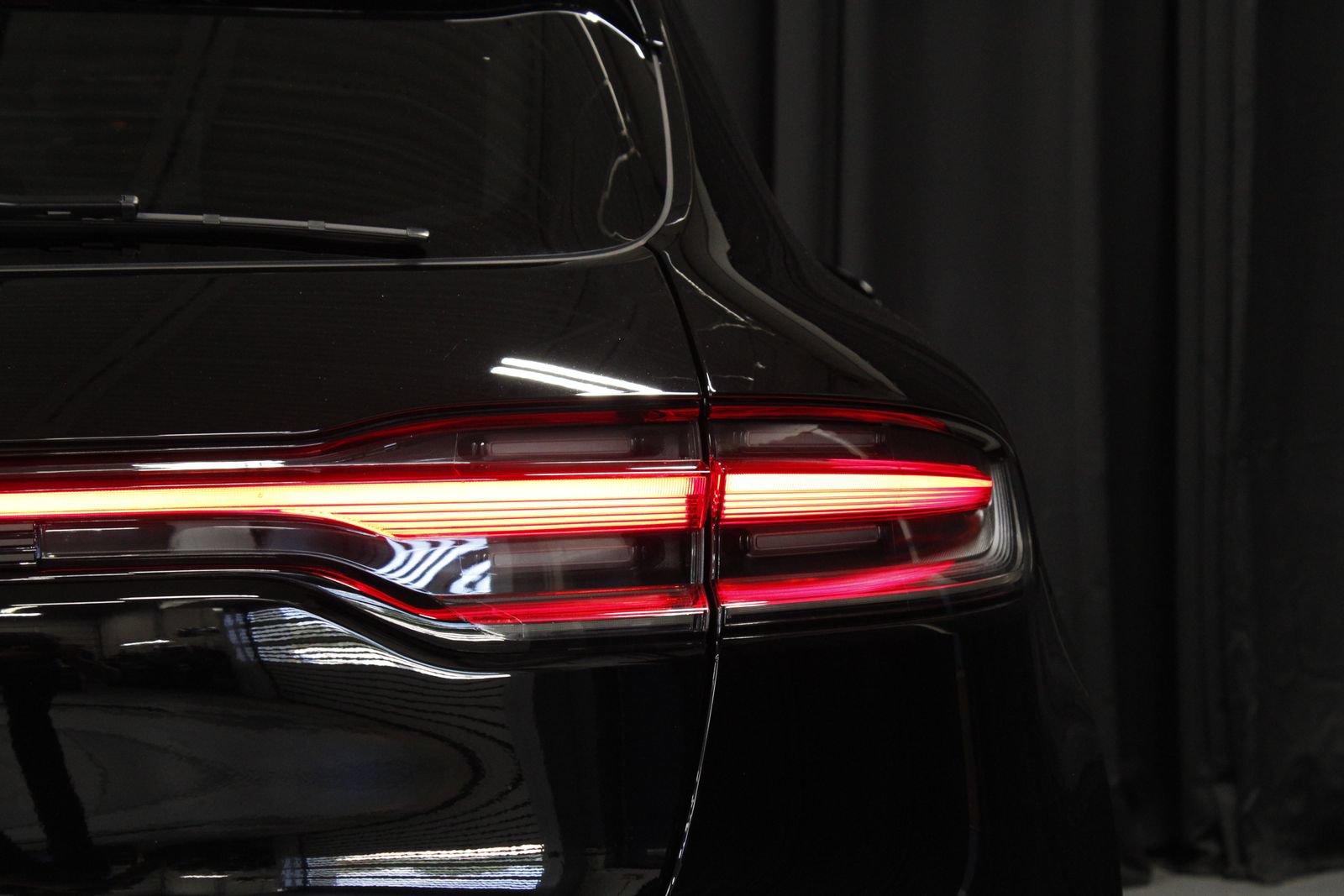 Certified 2026 Porsche Macan AWD/4WD image 13