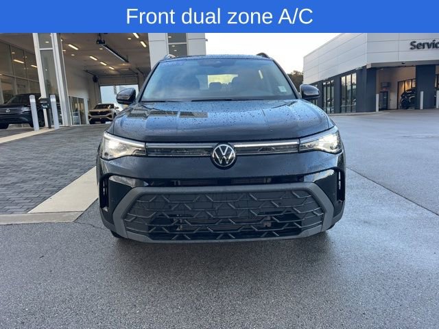 Certified 2025 Volkswagen Taos SE image 2