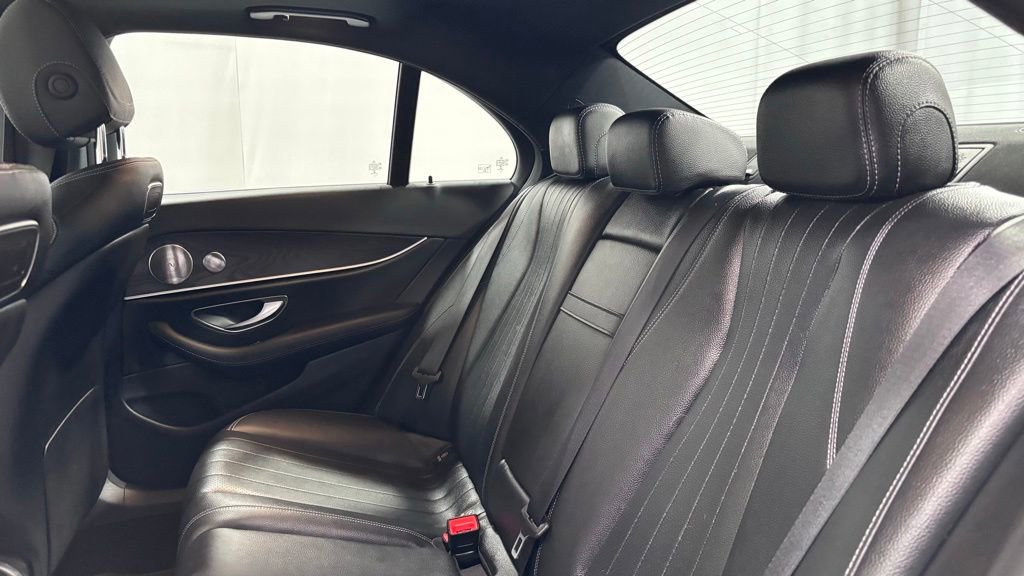 Used 2019 Mercedes-Benz E 300 4MATIC image 22