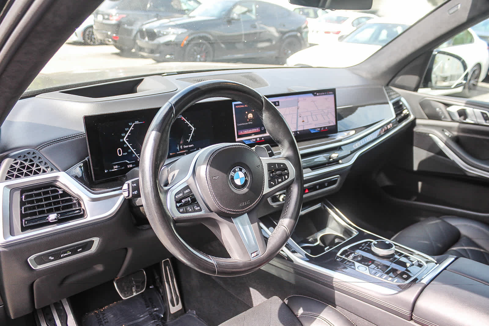 Used 2024 BMW X7 xDrive40i w/ M Sport Package AWD/4WD image 16