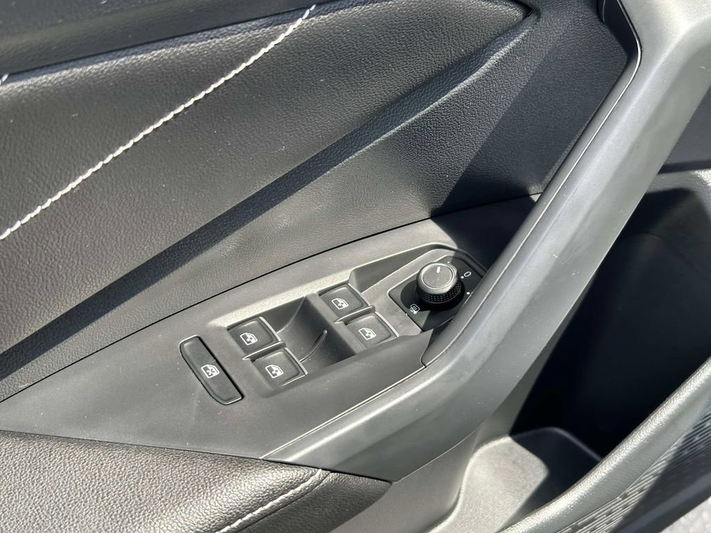 Used 2022 Volkswagen Jetta SEL FWD image 24