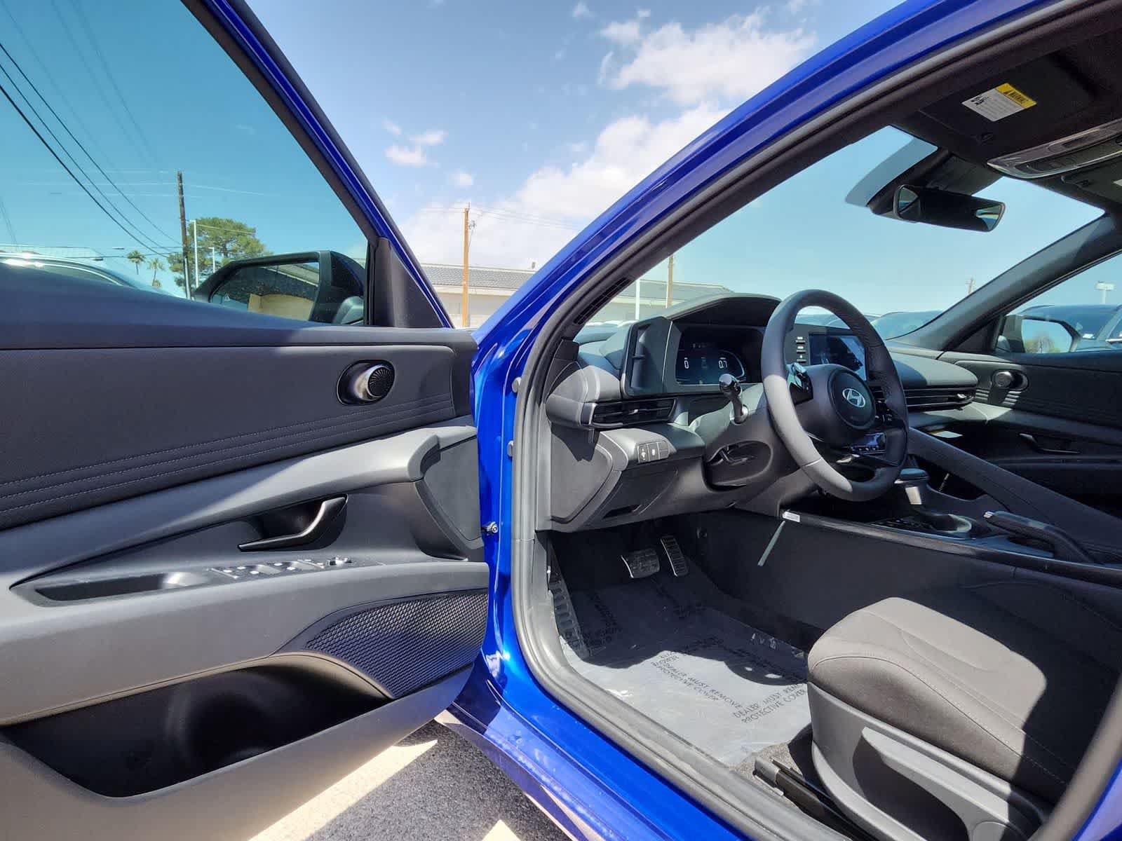 Used 2025 Hyundai Elantra Sport FWD image 10