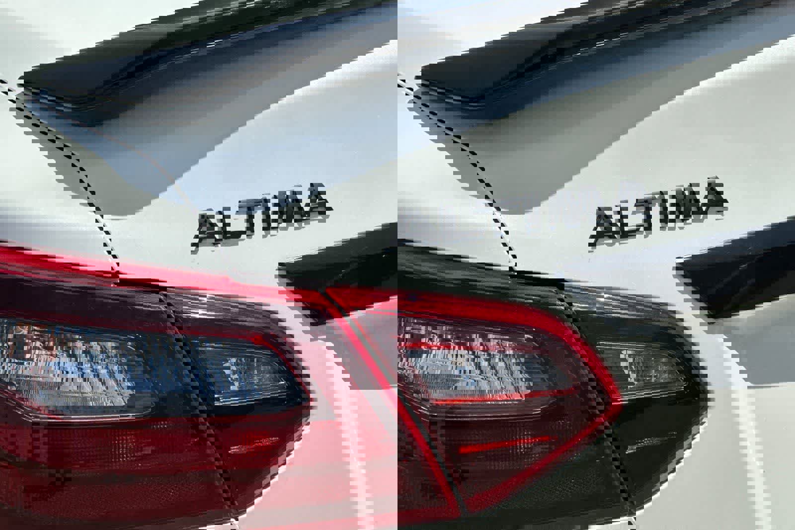 Used 2018 Nissan Altima 2.5 SR w/ SR Midnight Edition image 33