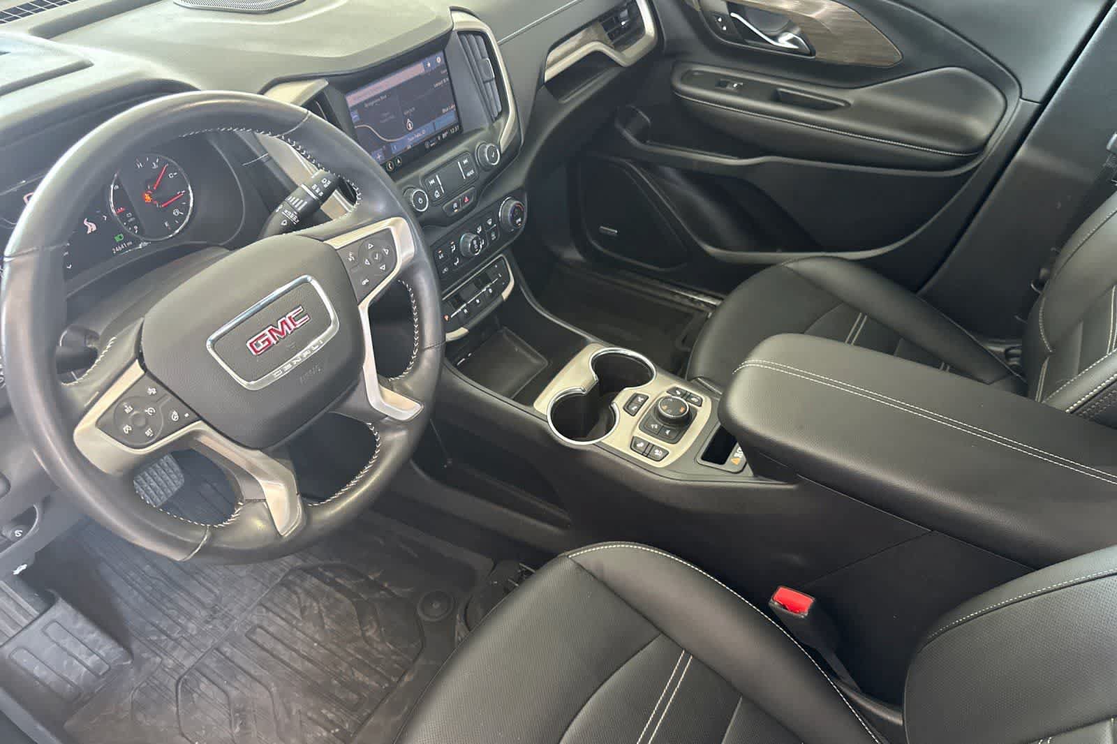 Used 2022 GMC Terrain Denali w/ Denali Premium Package AWD/4WD image 11