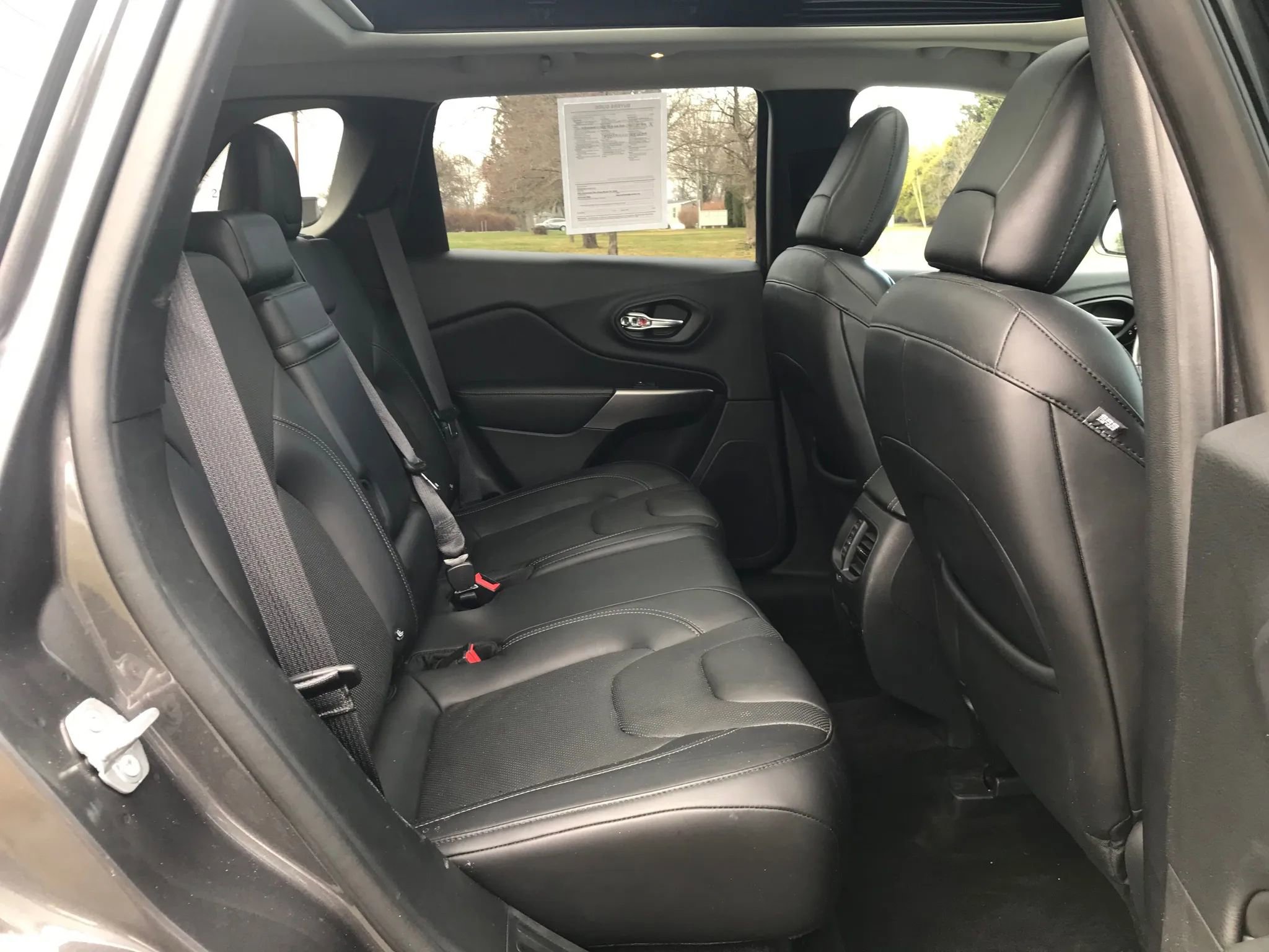 Used 2019 Jeep Cherokee Limited w/ Technology Group image 59