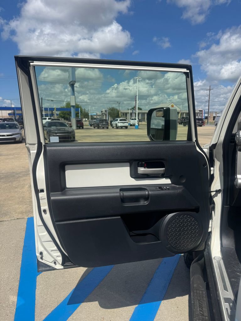 Used 2012 Toyota FJ Cruiser 2WD w/ Upgrade Pkg image 8