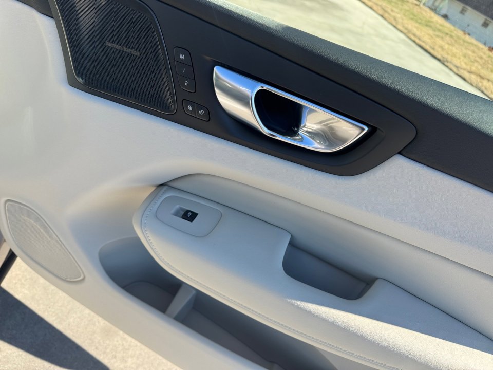 New 2025 Volvo XC60 B5 Ultra w/ Protection Package Premier image 24
