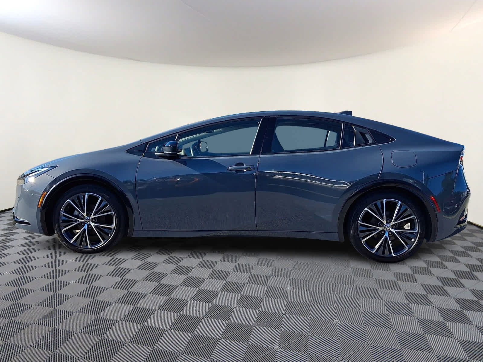 Certified 2023 Toyota Prius XLE FWD image 9