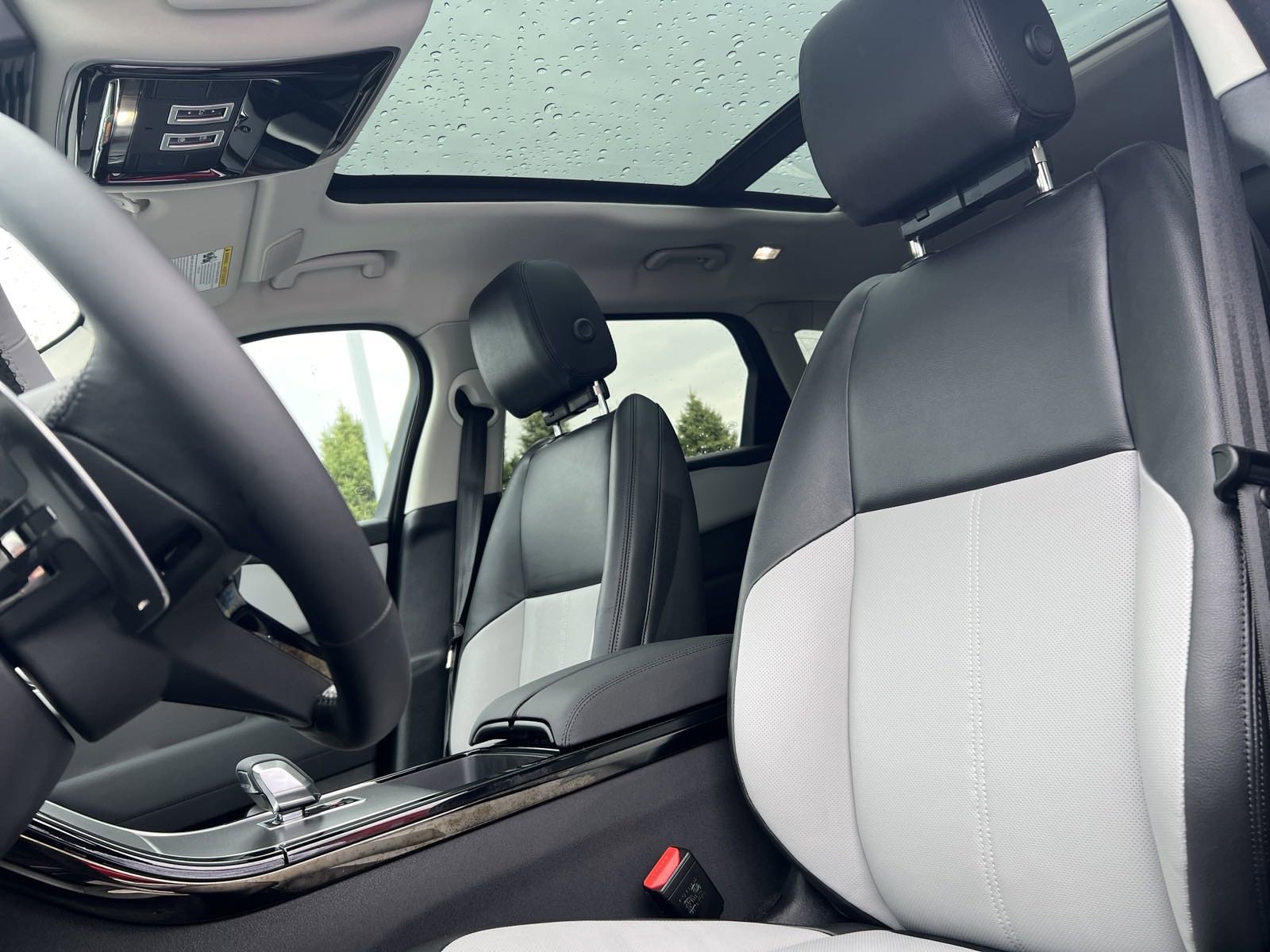 New 2025 Land Rover Range Rover Velar Dynamic SE image 22