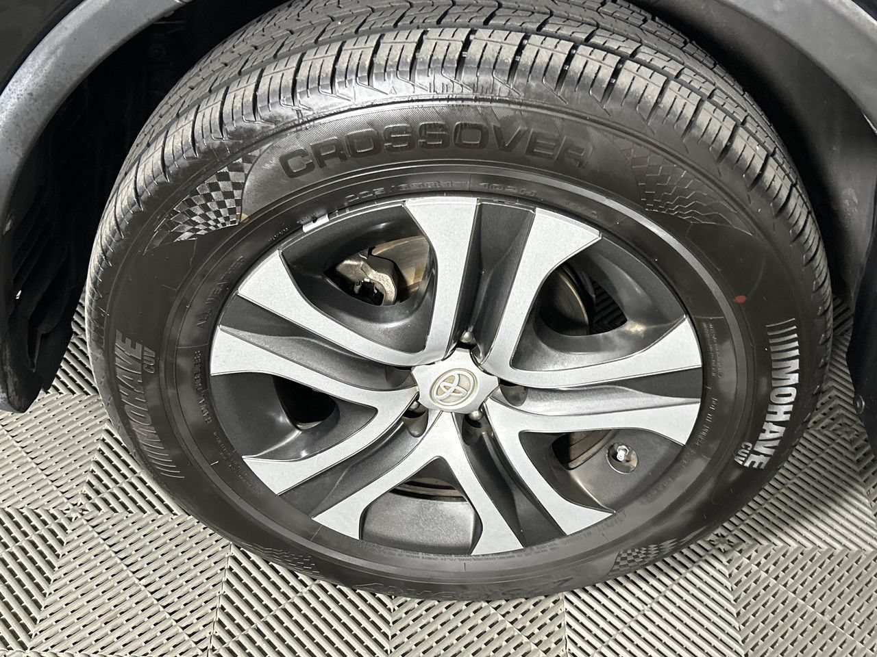 Used 2017 Toyota RAV4 LE FWD image 10