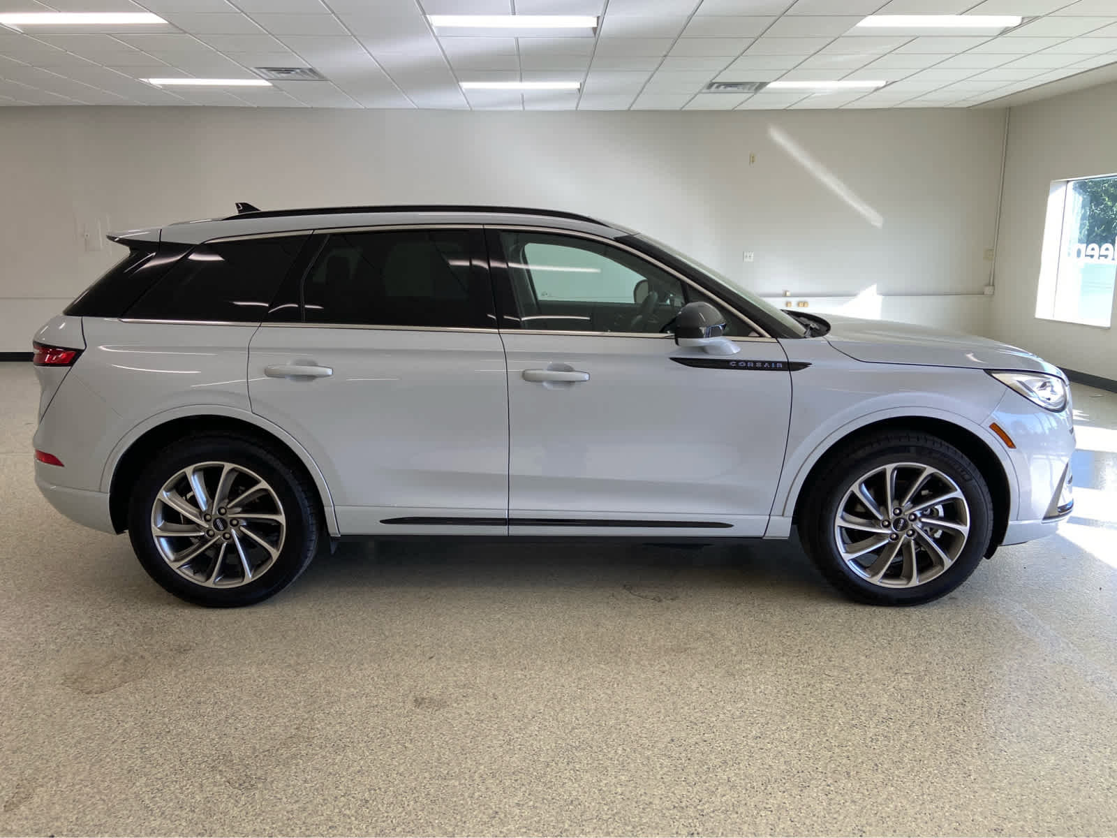 Used 2025 Lincoln Corsair Grand Touring AWD/4WD image 7