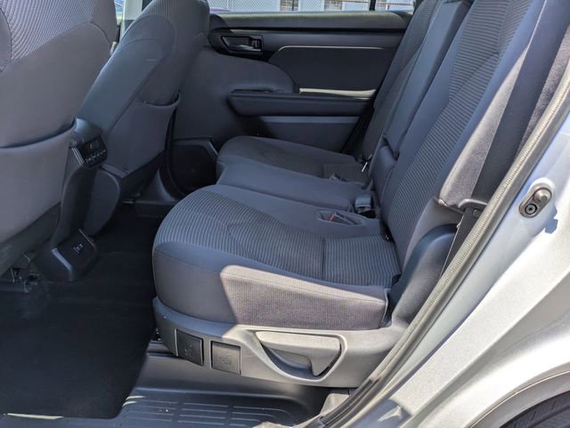 Used 2021 Toyota Highlander LE image 21