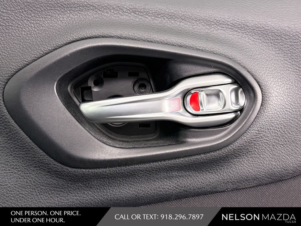 Used 2017 Jeep Cherokee Sport FWD image 42