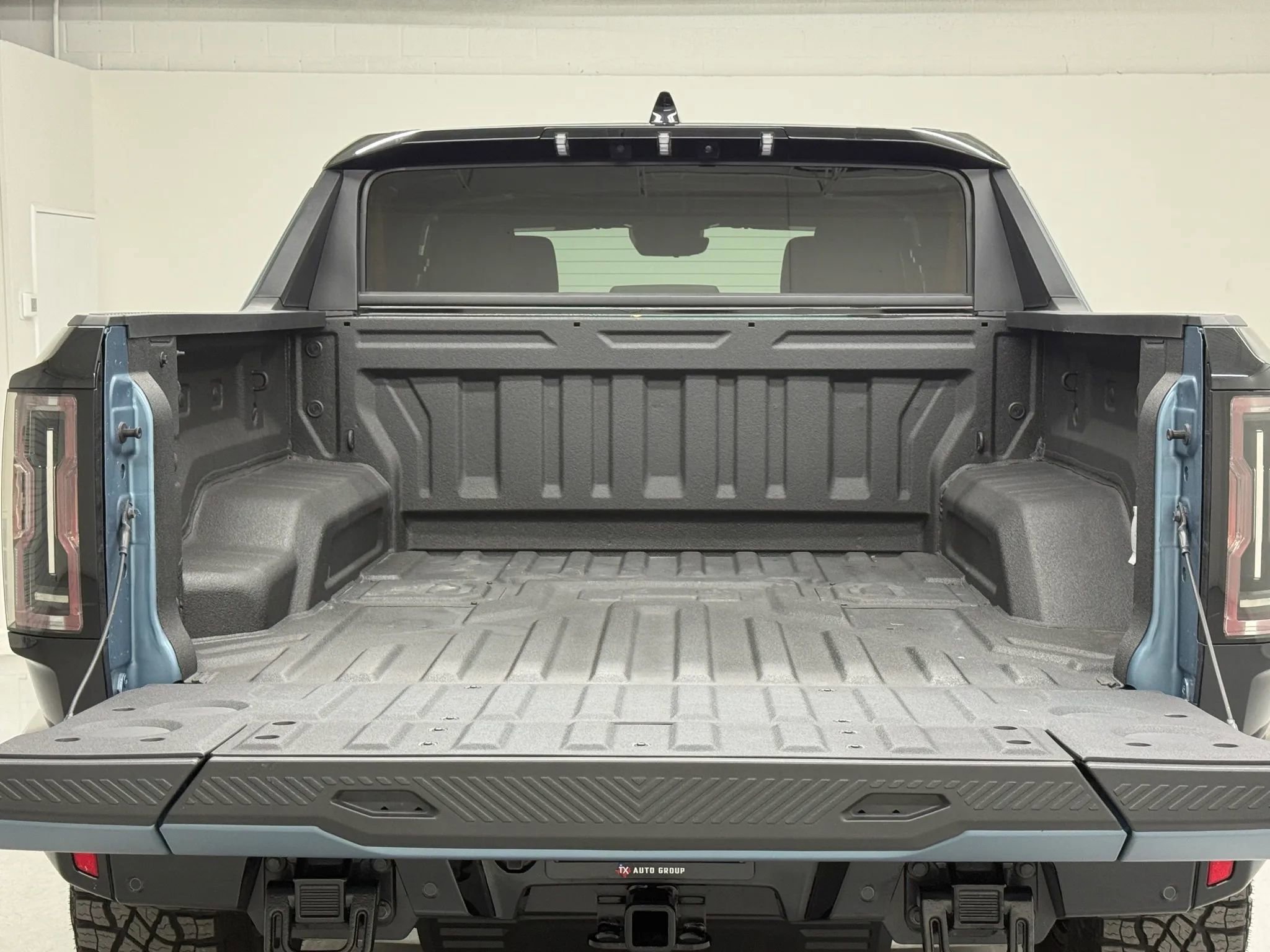 Used 2024 GMC Hummer EV 3X w/ Omega Edition image 38