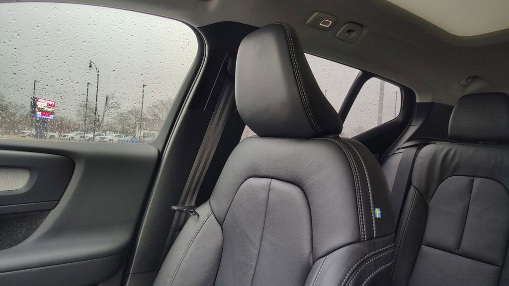 New 2026 Volvo XC40 B5 Core w/ Climate Package image 21