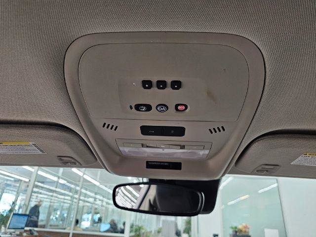 Used 2015 Chevrolet Volt Premium w/ Premium Trim Package FWD image 27