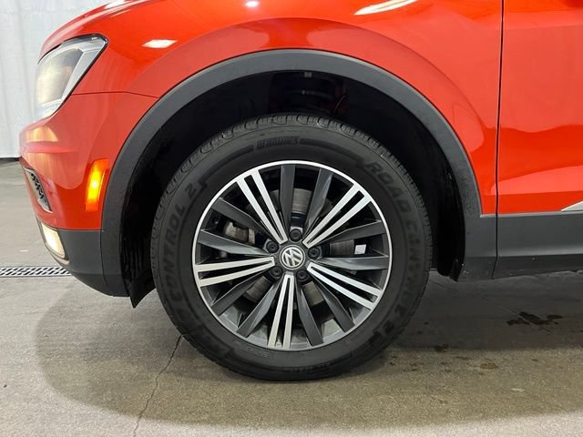 Used 2018 Volkswagen Tiguan SEL AWD/4WD image 25