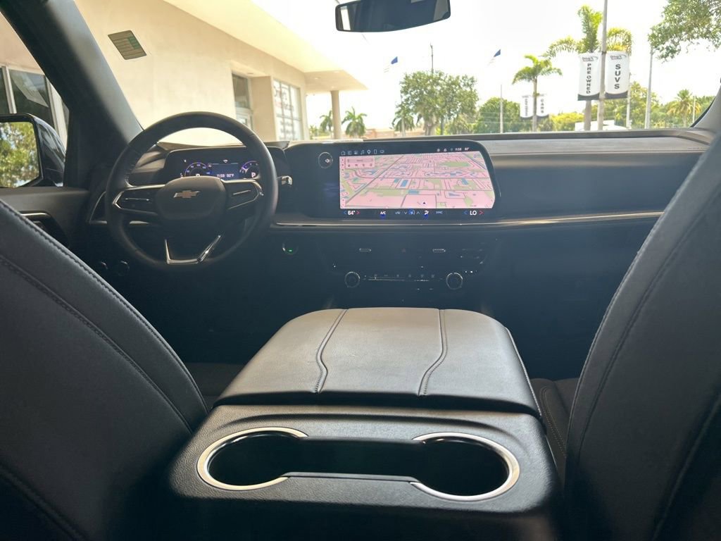 Used 2025 Chevrolet Suburban LS RWD image 28