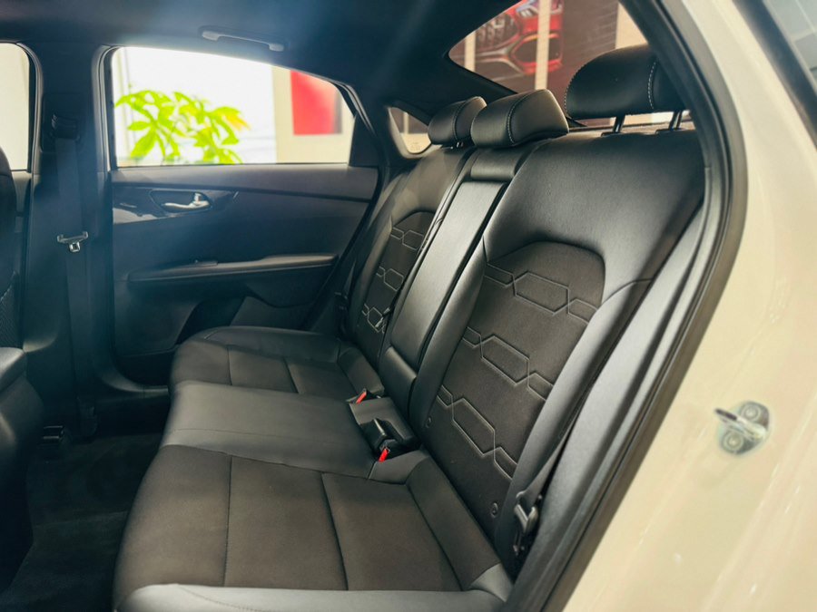 Used 2023 Kia Forte GT-Line w/ GT-Line Premium Package image 16