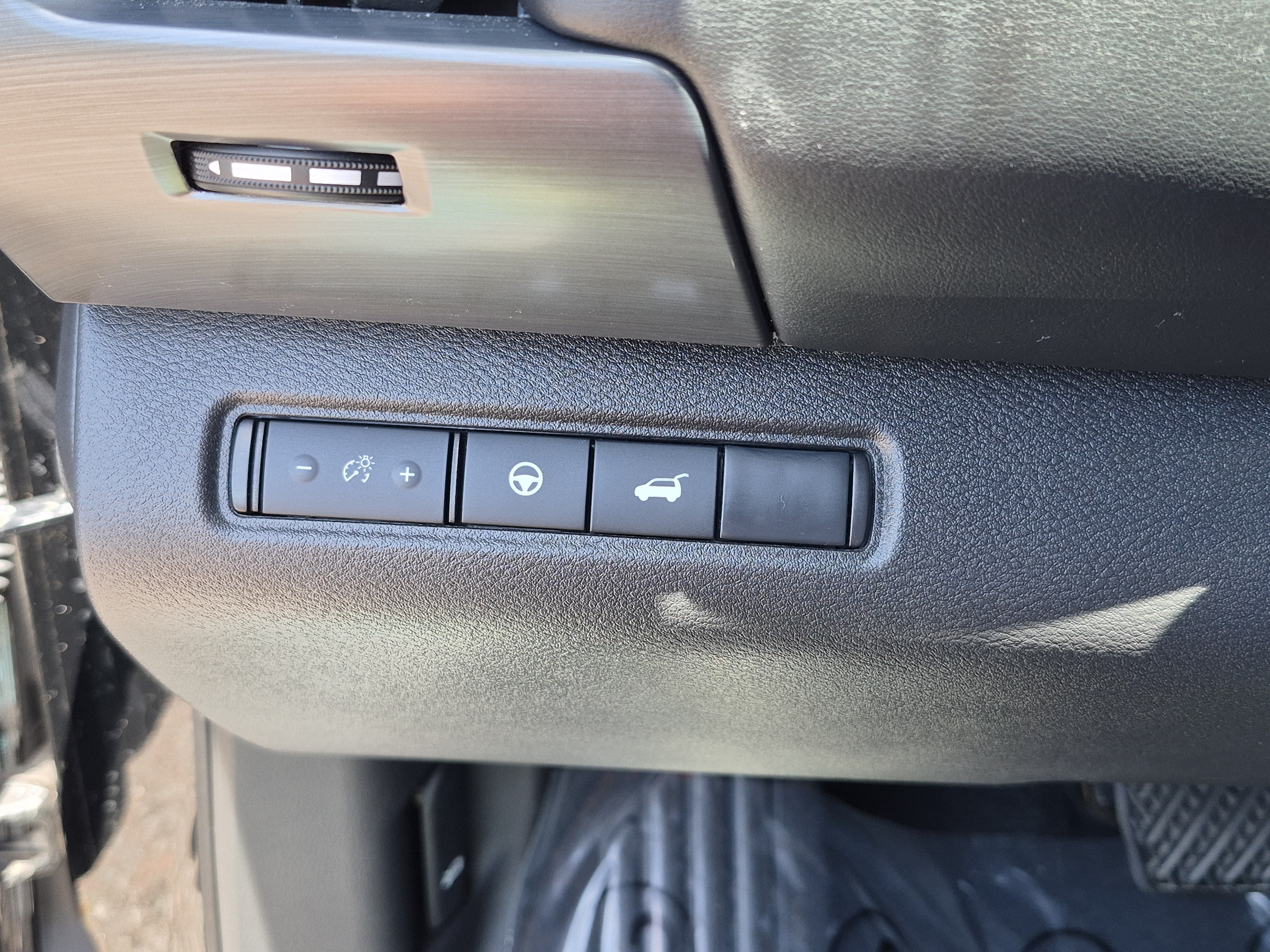 Certified 2025 Nissan Pathfinder SL FWD image 31