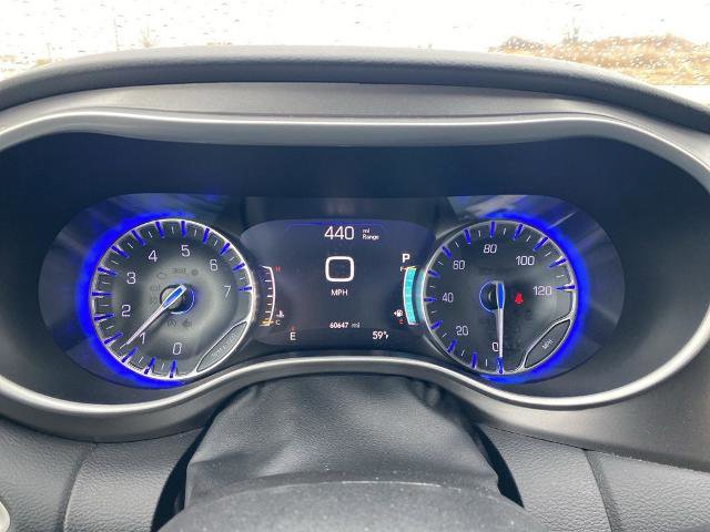 Used 2023 Chrysler Pacifica Touring-L image 4