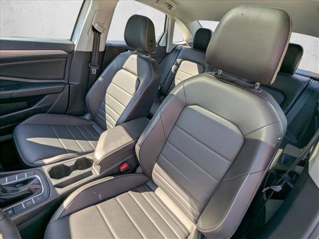Used 2023 Volkswagen Jetta SE w/ Panoramic Sunroof Package image 10