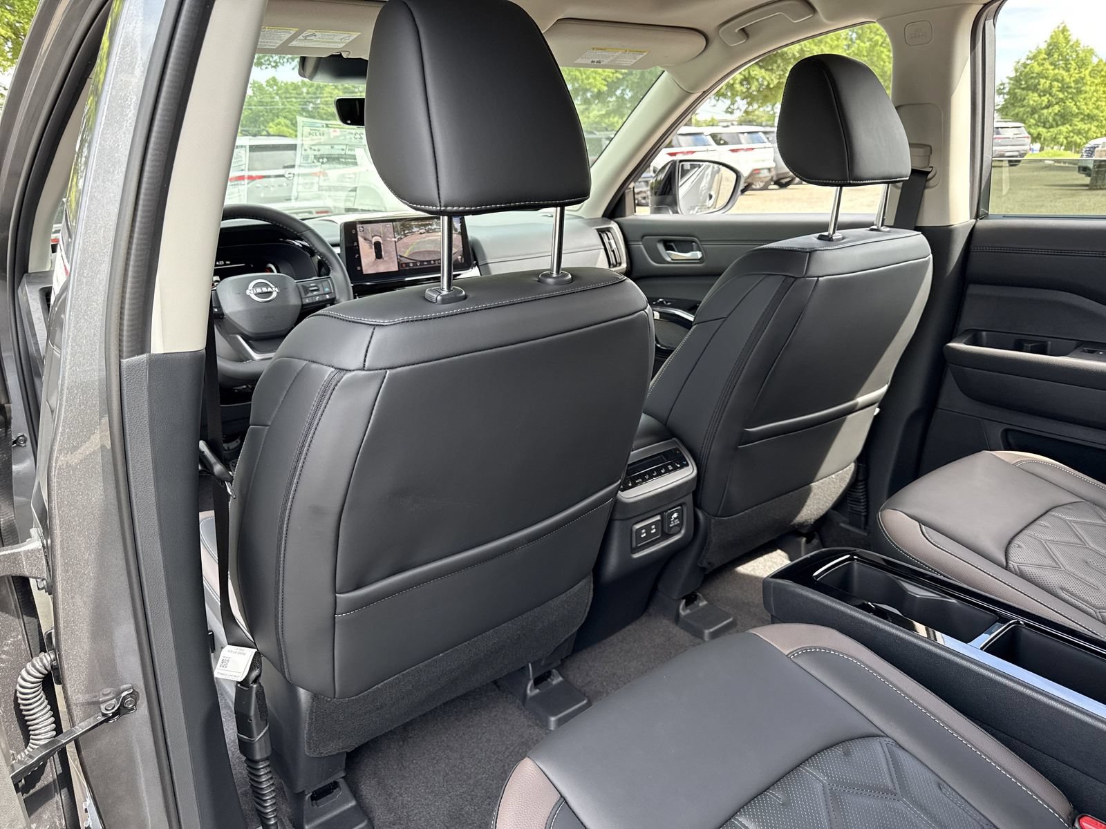 New 2026 Nissan Pathfinder Platinum FWD image 18
