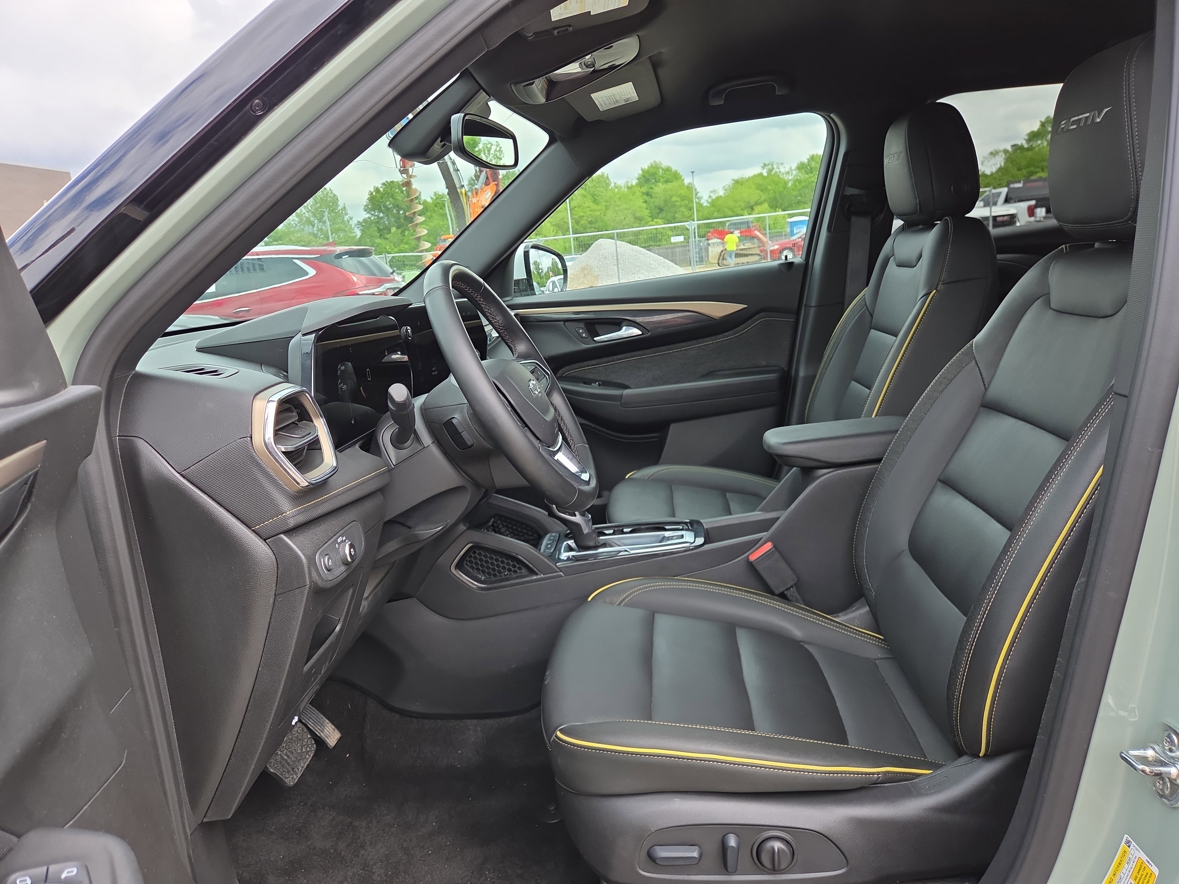 Used 2025 Chevrolet TrailBlazer ACTIV w/ Convenience Package image 10