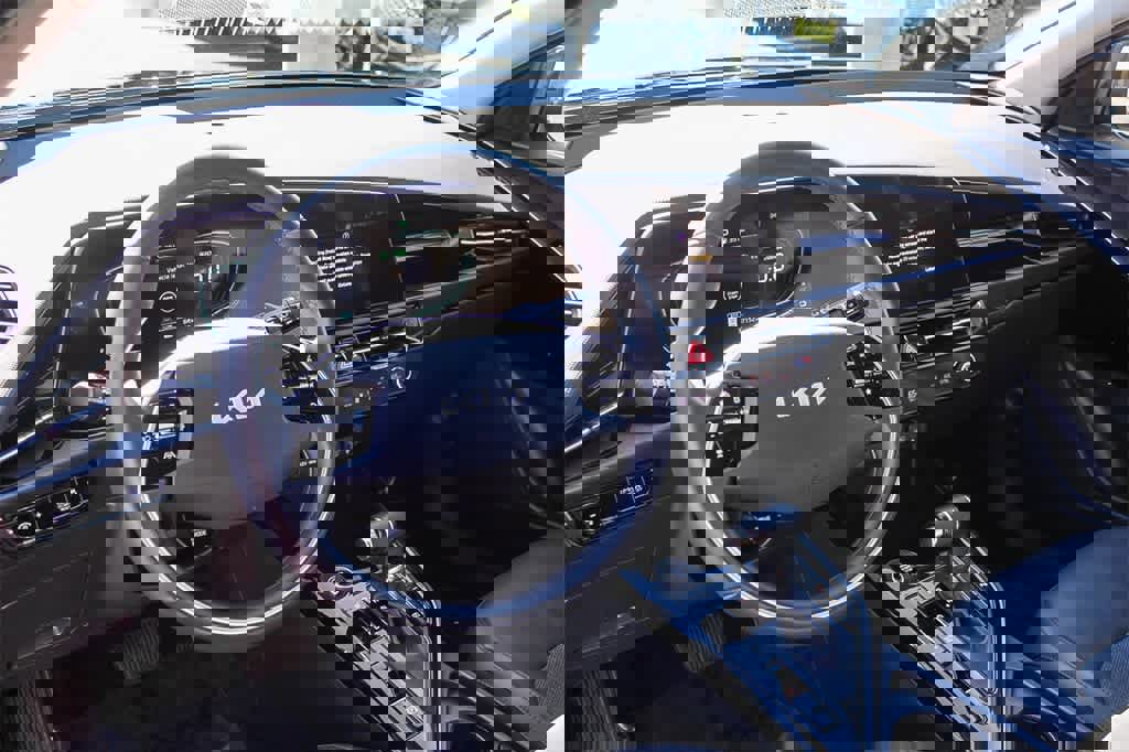 Used 2023 Kia Niro EX image 24