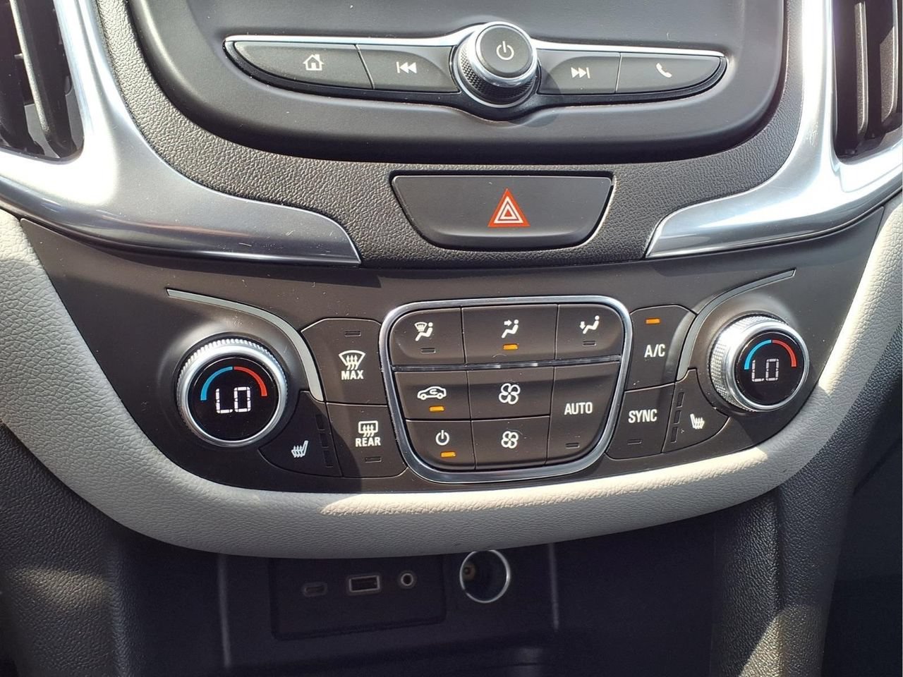 Used 2021 Chevrolet Equinox LT AWD/4WD image 17