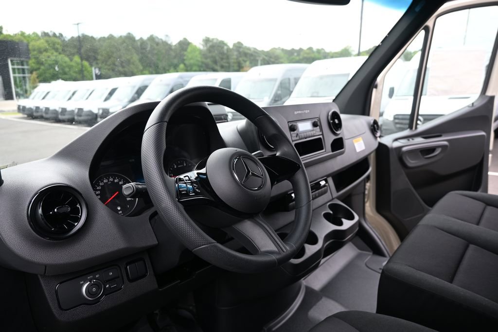 Used 2025 Mercedes-Benz Sprinter 3500 image 6