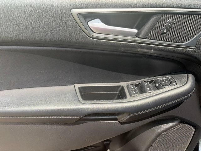 Used 2020 Ford Edge SE FWD image 11