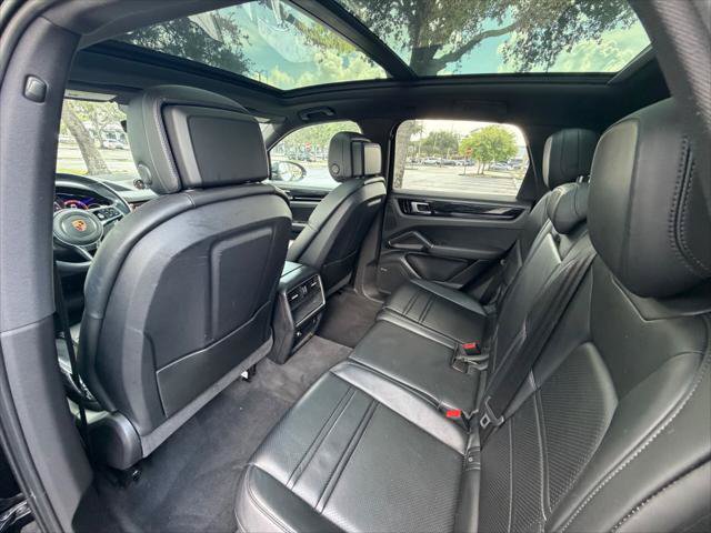 Used 2021 Porsche Cayenne w/ Premium Package AWD/4WD image 22