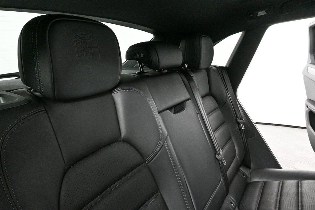 Certified 2026 Porsche Macan image 23