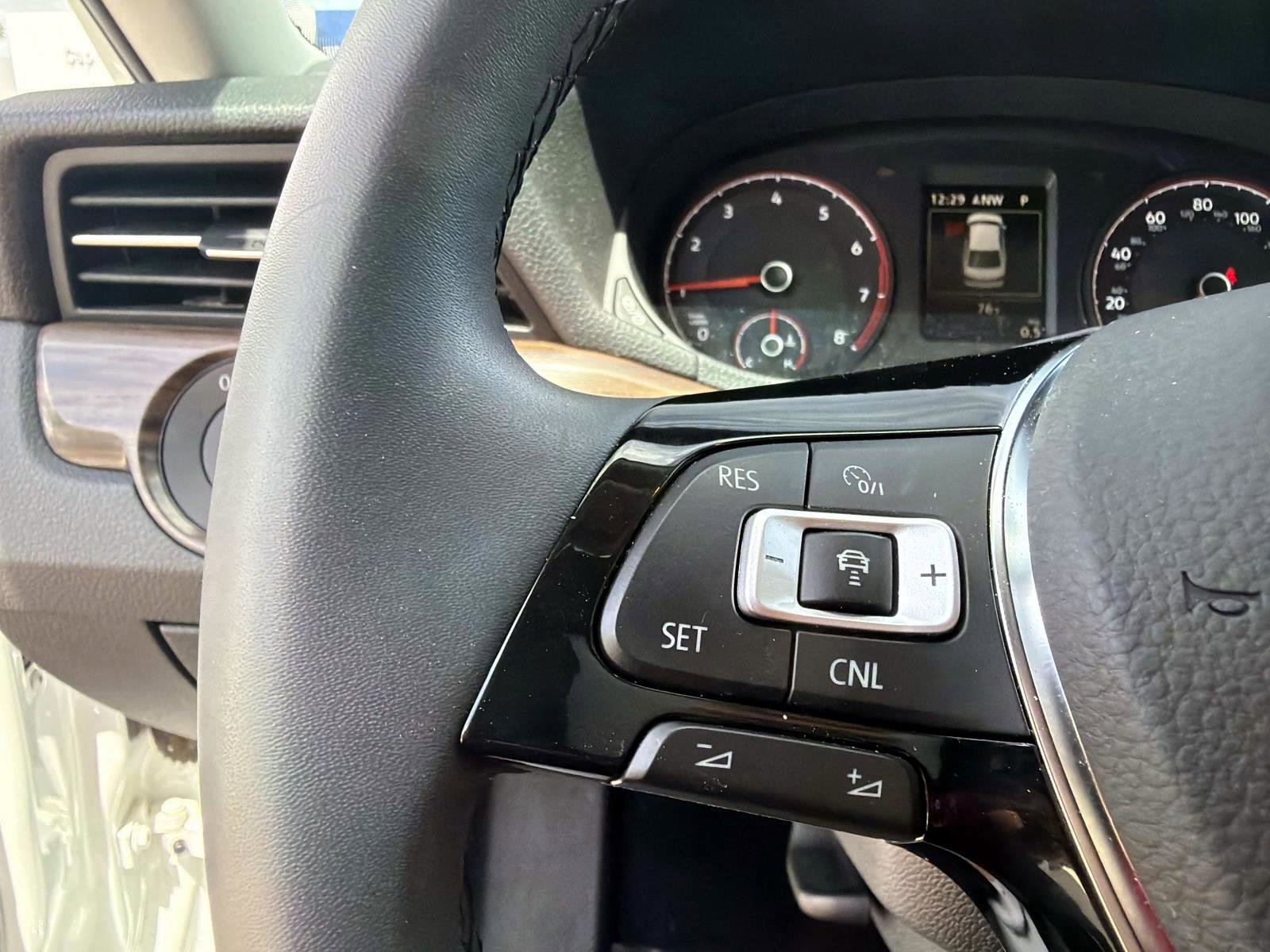 Used 2022 Volkswagen Passat 2.0T image 28