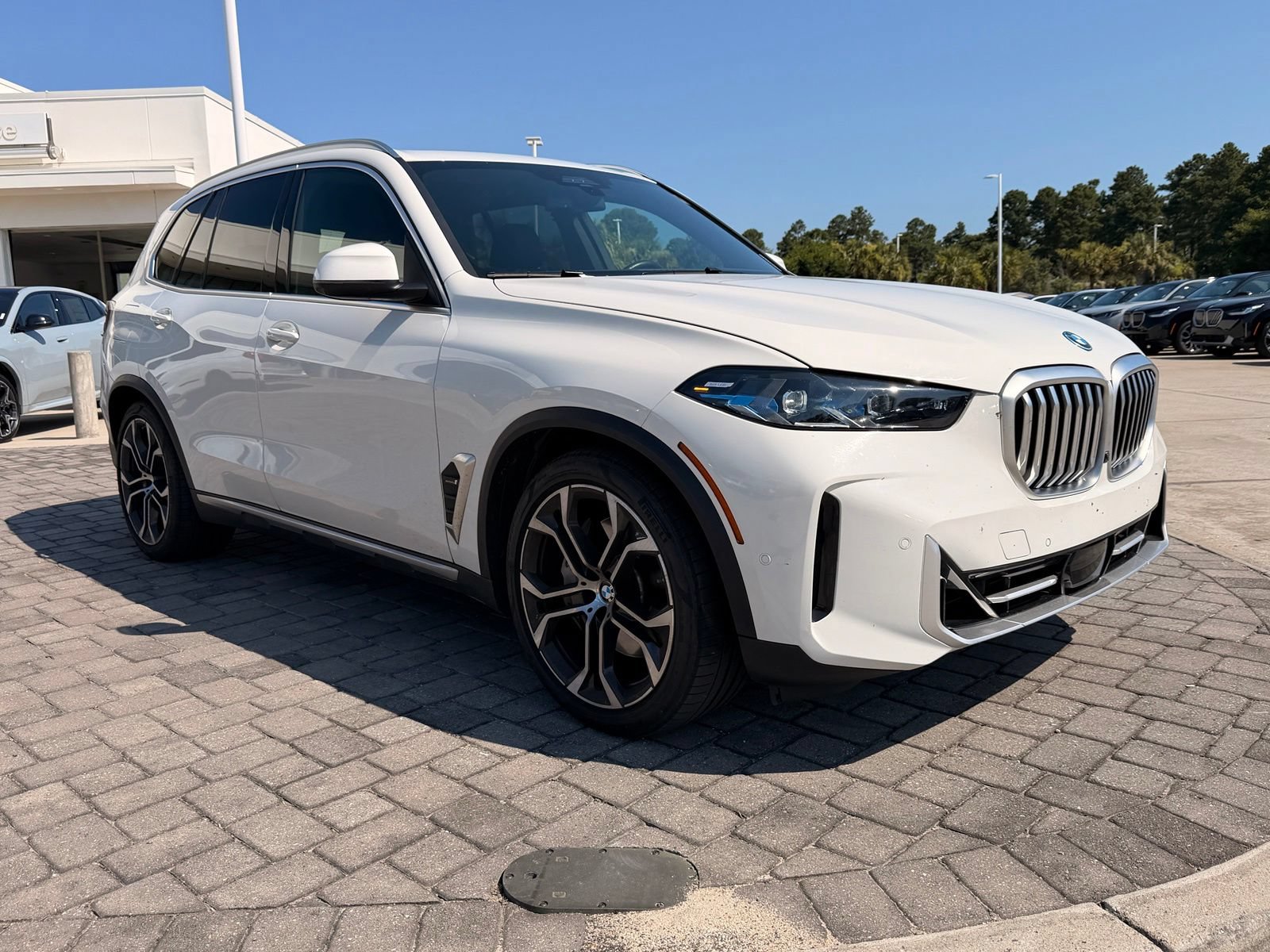 Used 2024 BMW X5 xDrive50e w/ Premium Package AWD/4WD image 7