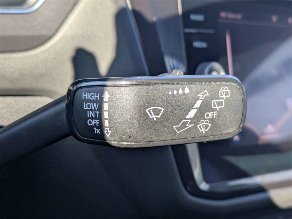 Used 2021 Volkswagen Tiguan SE image 33