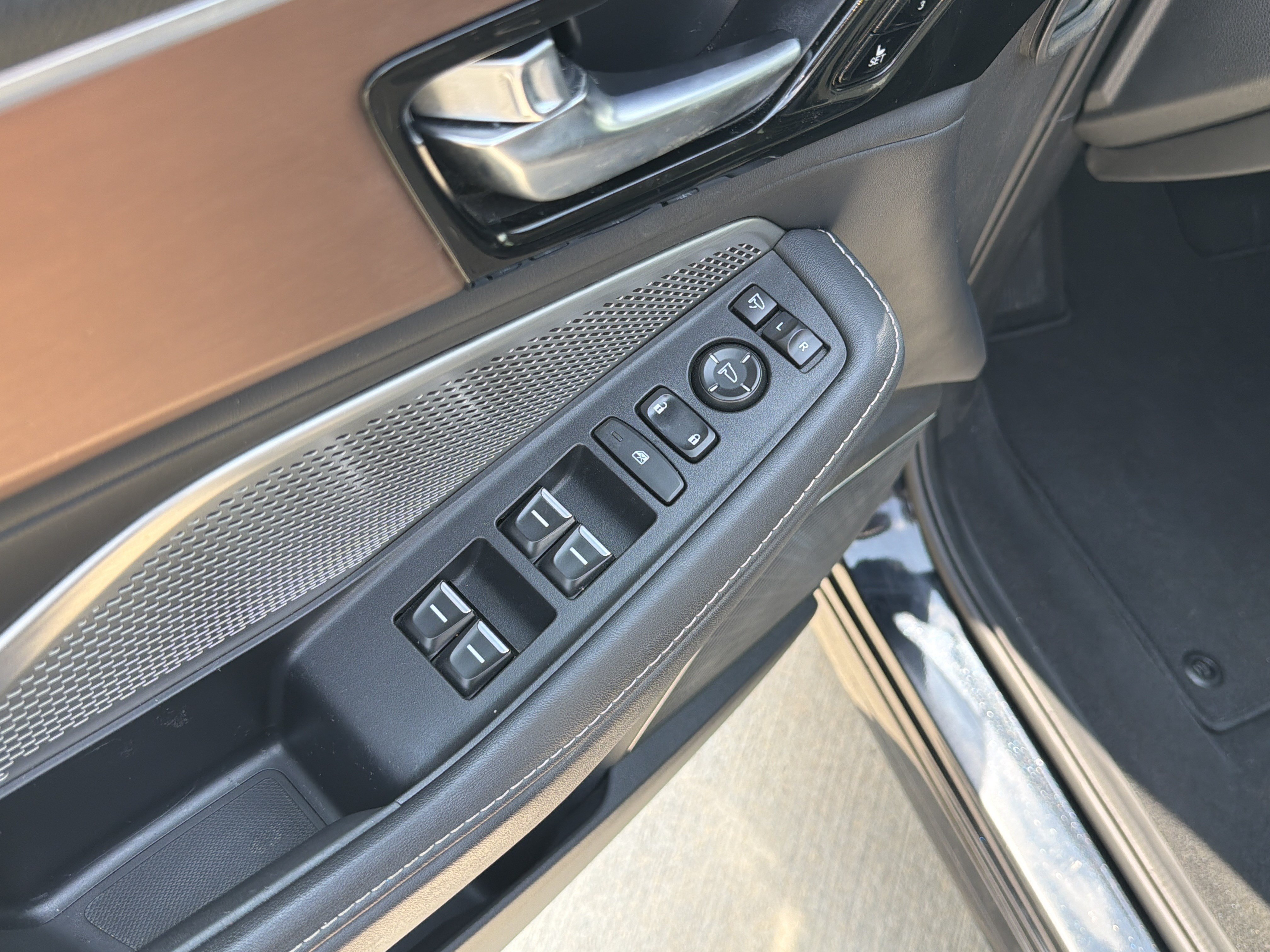 Certified 2022 Acura MDX FWD w/ Technology Package image 15