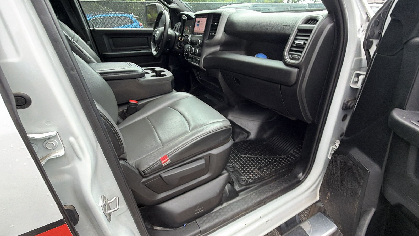 Used 2024 RAM 5500 Tradesman w/ Chrome Appearance Group AWD/4WD image 19