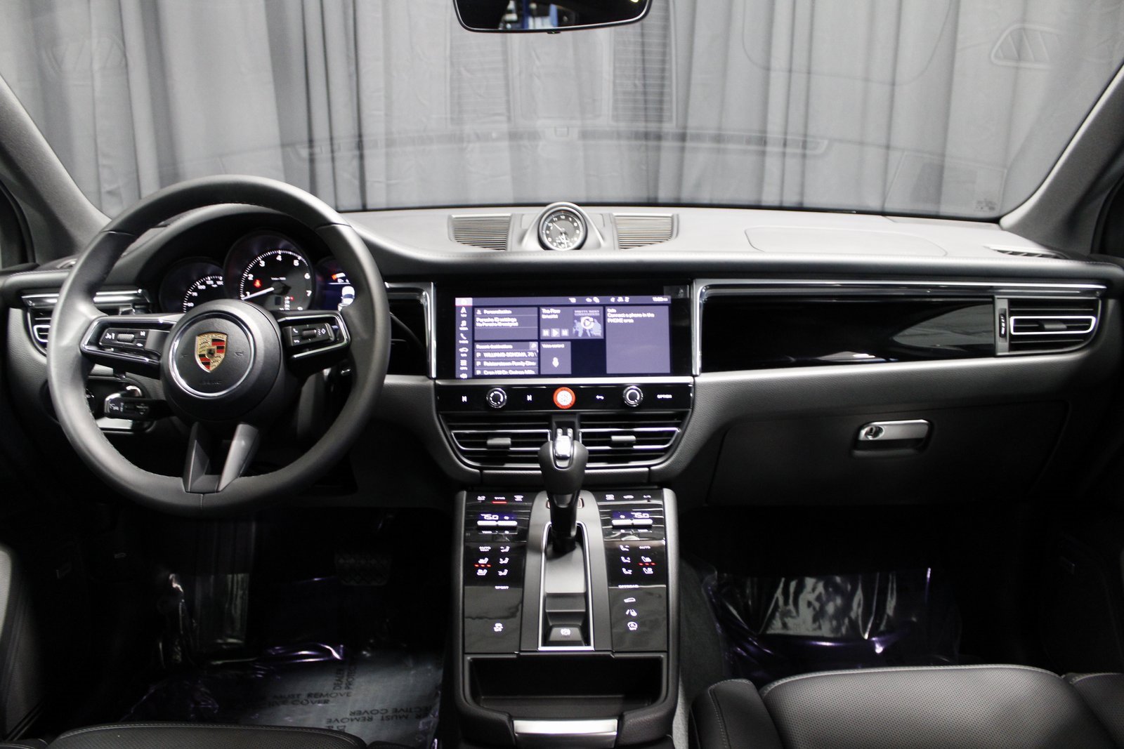 Certified 2025 Porsche Macan image 23