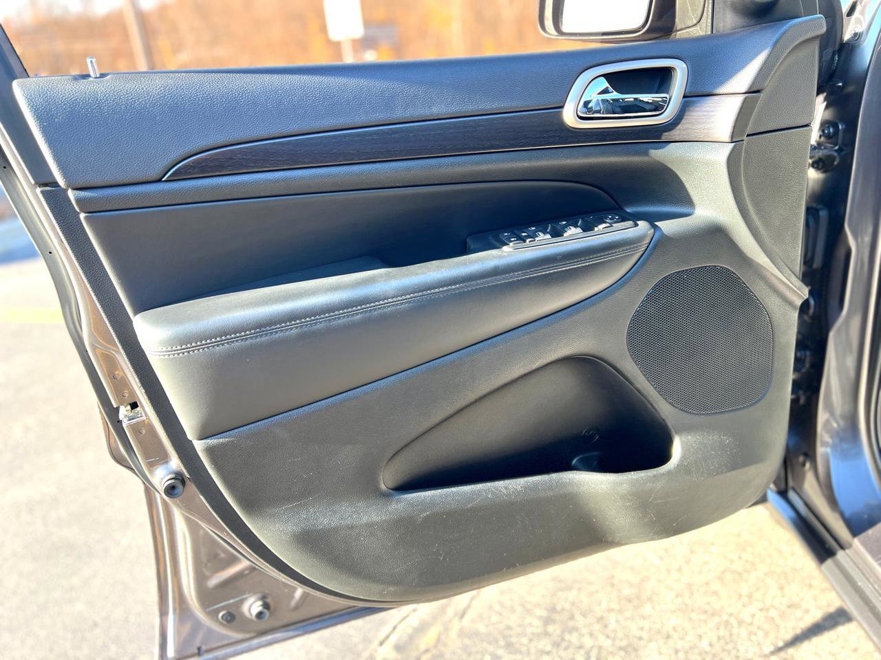 Used 2015 Jeep Grand Cherokee Altitude image 13