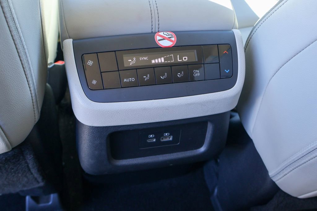 Used 2025 Nissan Pathfinder SL image 19