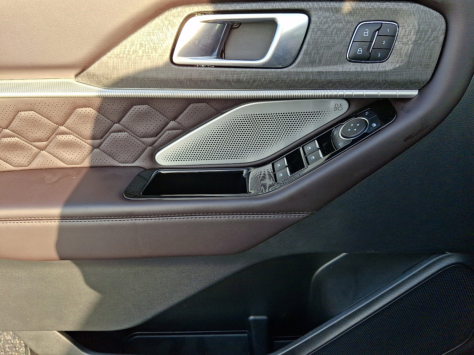 Used 2025 Ford Explorer Platinum w/ LUX Leather Package image 13