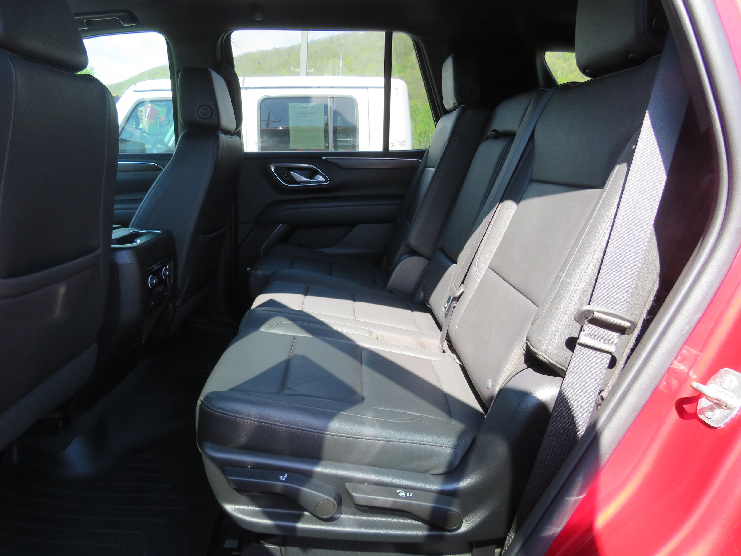 Used 2022 Chevrolet Tahoe LT AWD/4WD image 8