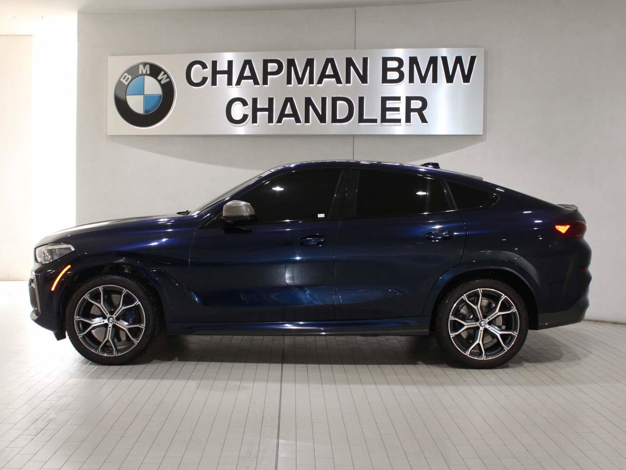 Used 2021 BMW X6 M50i w/ Executive Package image 3