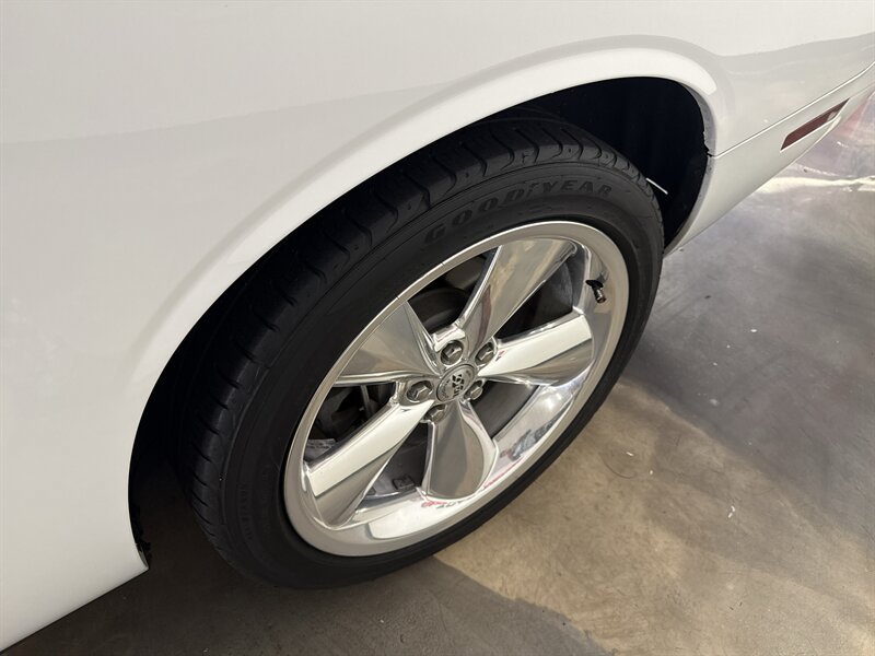 Used 2014 Dodge Challenger R/T RWD image 11