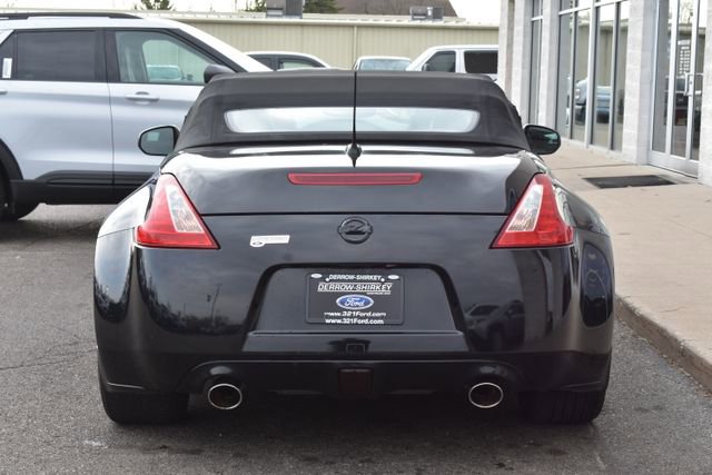 Used 2010 Nissan 370Z Touring w/ Sport Pkg image 9